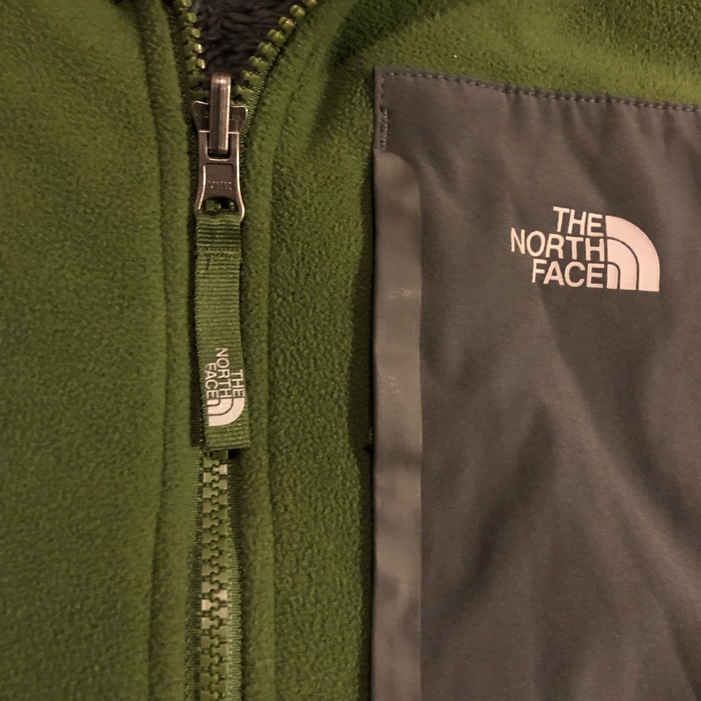 The North Face Olive and Charcoal Fleece Jacket NWOT - Picture 3 of 6